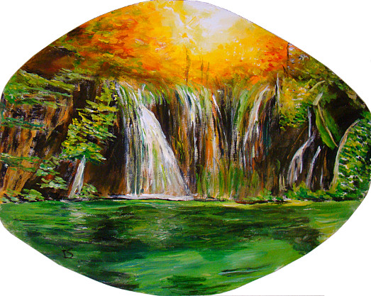 Cascade verdoyante lumière dorée